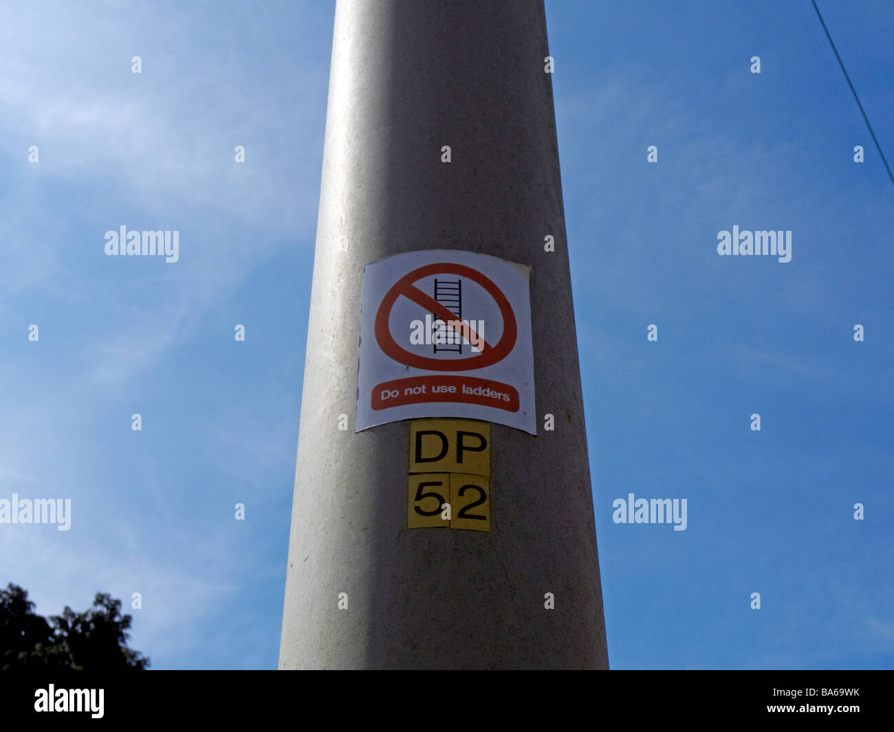 no ladders sign on lamp post Stock Photo Alamy