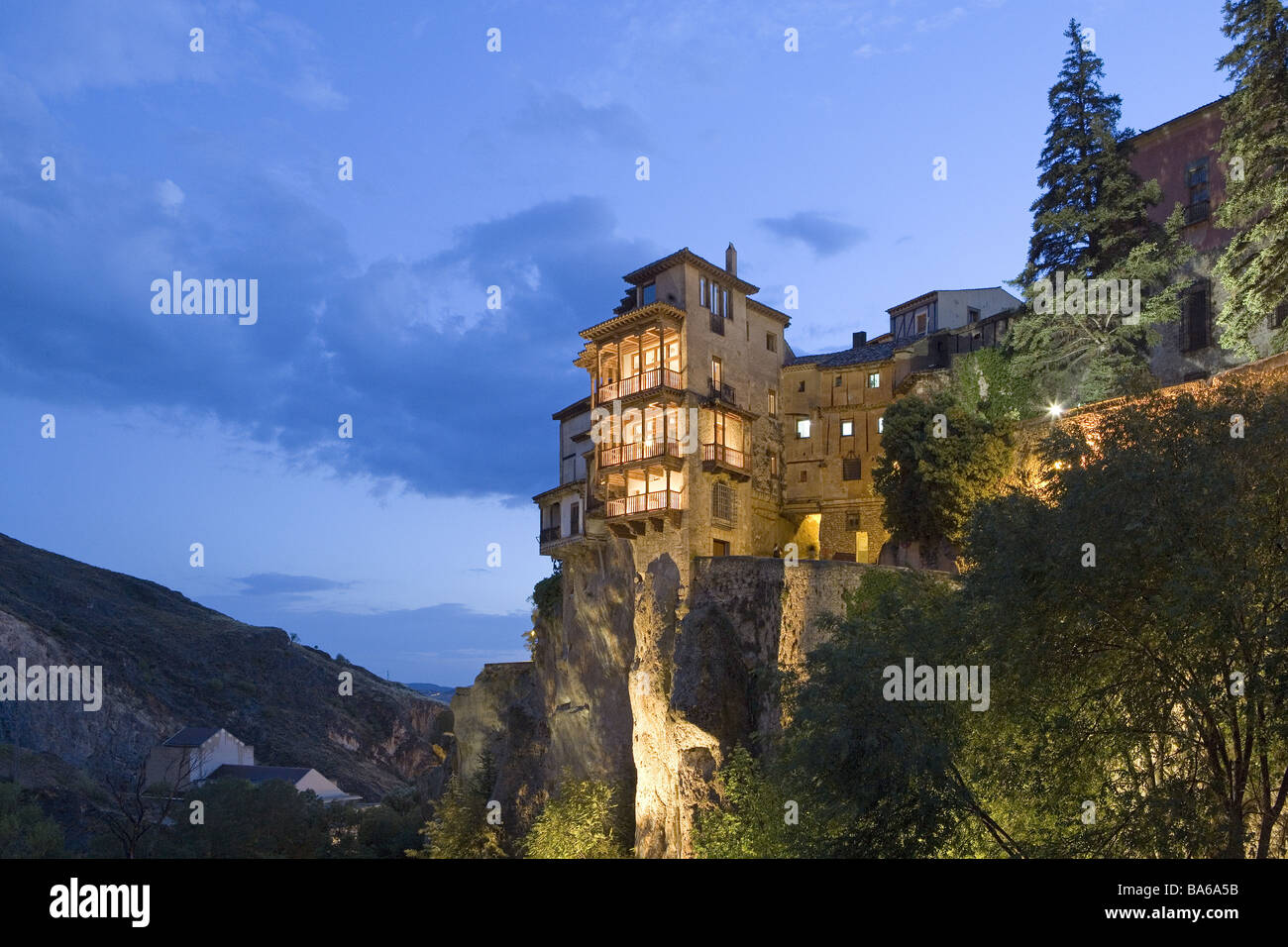 Spain Cuenca rocks residences 'Casas Colgadas' twilight Kastilien city-opinion residences 'hanging houses' illumination sight Stock Photo