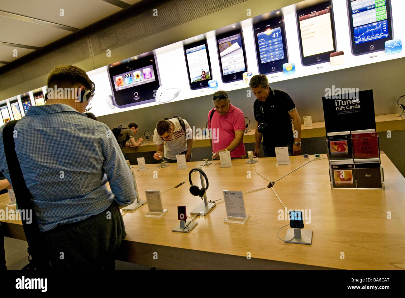 5th avenue new york shopping holiday hires stock photography and