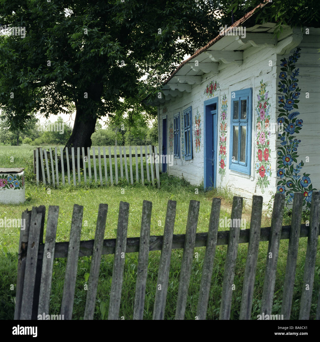 Poland Zalipie farmhouse paints flower-patterns garden fence Eastern Europe small-Poland wood-house residence house art Stock Photo