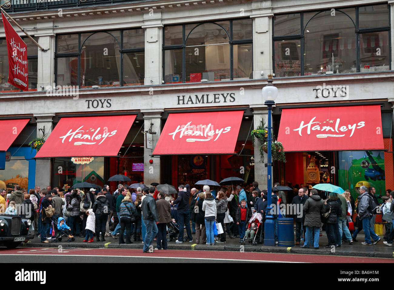 Hamleys toy store hi-res stock photography and images - Alamy