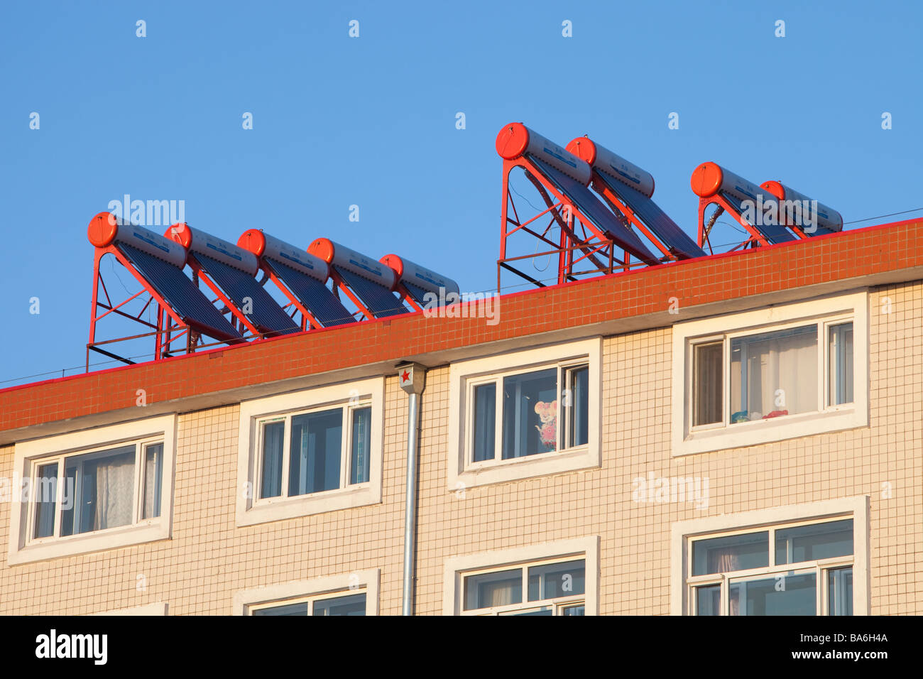 Solar power housing hi-res stock photography and images - Alamy