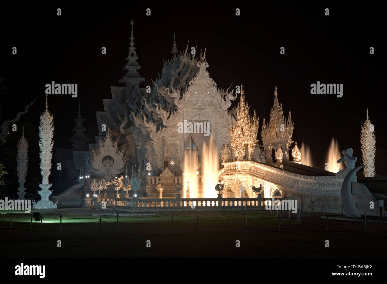 Wat Rong Khun (White temple), Chiang Rai, Thailand Stock Photo - Alamy