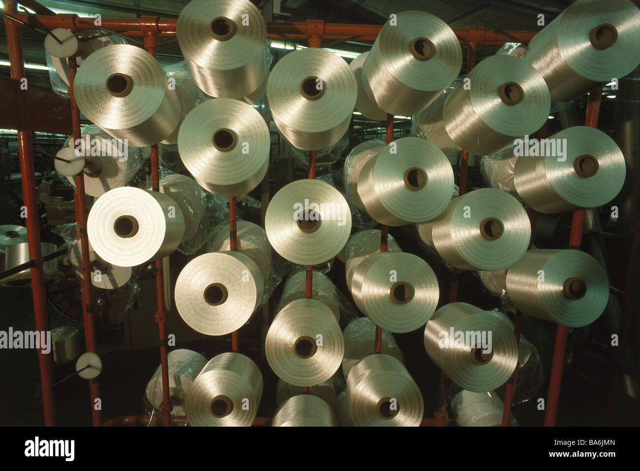 Textile-industry mounting yarn-spools factory production-installation ...