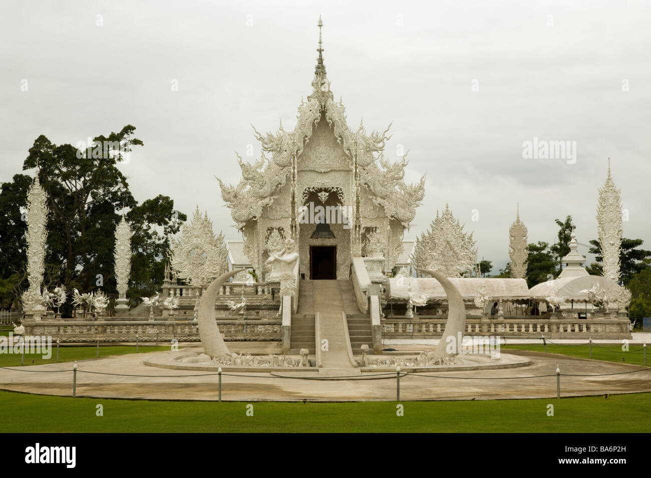 Wat Rong Khun (White temple), Chiang Rai, Thailand Stock Photo - Alamy