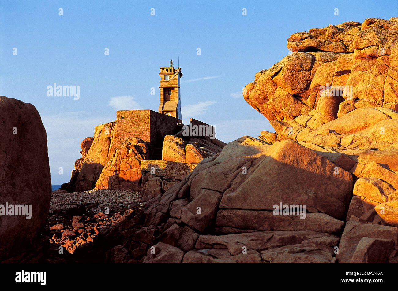 France, Cotes d'Armor, Ile de Brehat, red porphyry rocks, Paon Lighthouse Stock Photo