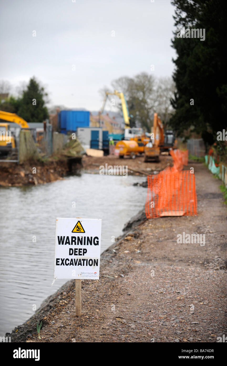 A VIEW OF WORKS WITH A DEEP EXCAVATION WARING SIGN AT THE PARTLY RESTORED STROUDWATER NAVIGATION CANAL GLOUCESTERSHIRE UK JAN 20 Stock Photo