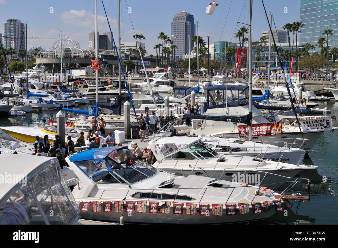 Festive atmosphere and plenty of partying and celebrating on the many docks and boats in the Rainbow Harbor Stock Photo