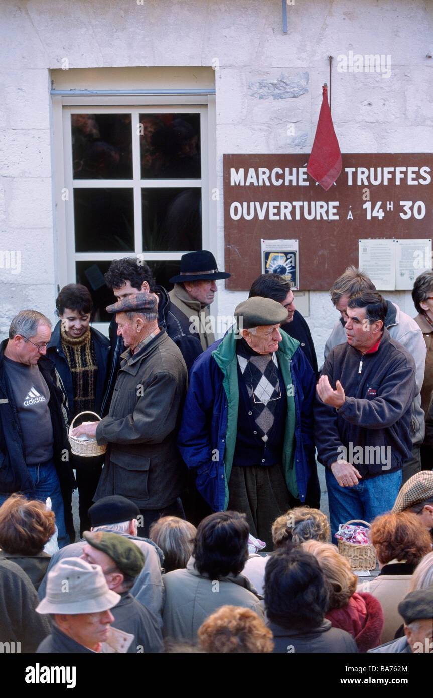 France, Lot, Causse de Limogne, Lalbenque, truffles market Stock Photo