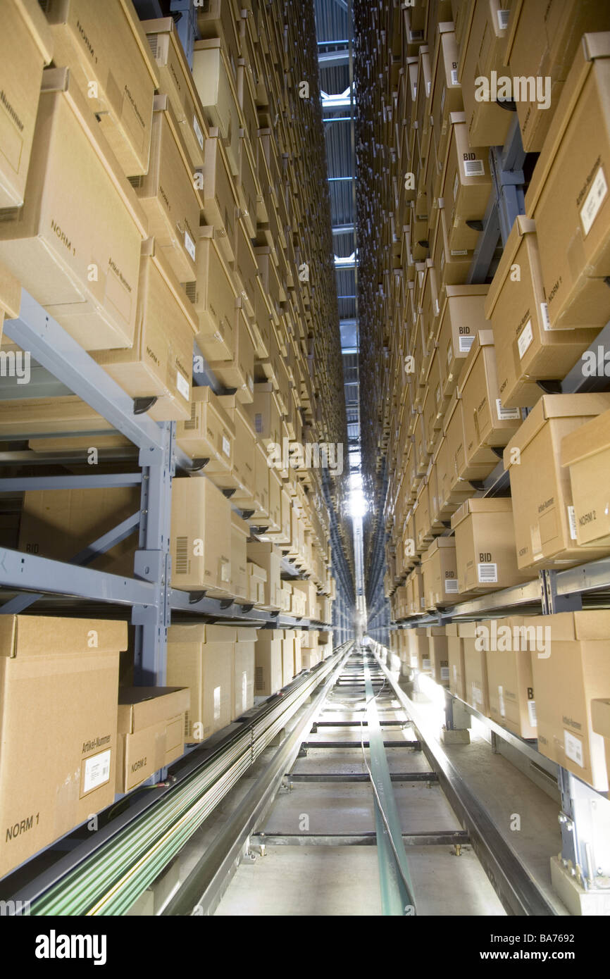 High shelf camps hi-res stock photography and images - Alamy
