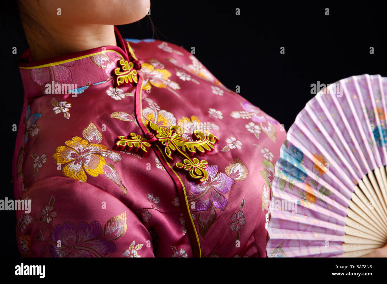 узел тайко кимоно. воротник в китайском стиле. застежка в китайском стиле. китайский национальный костюм ципао. добок daedo итф.