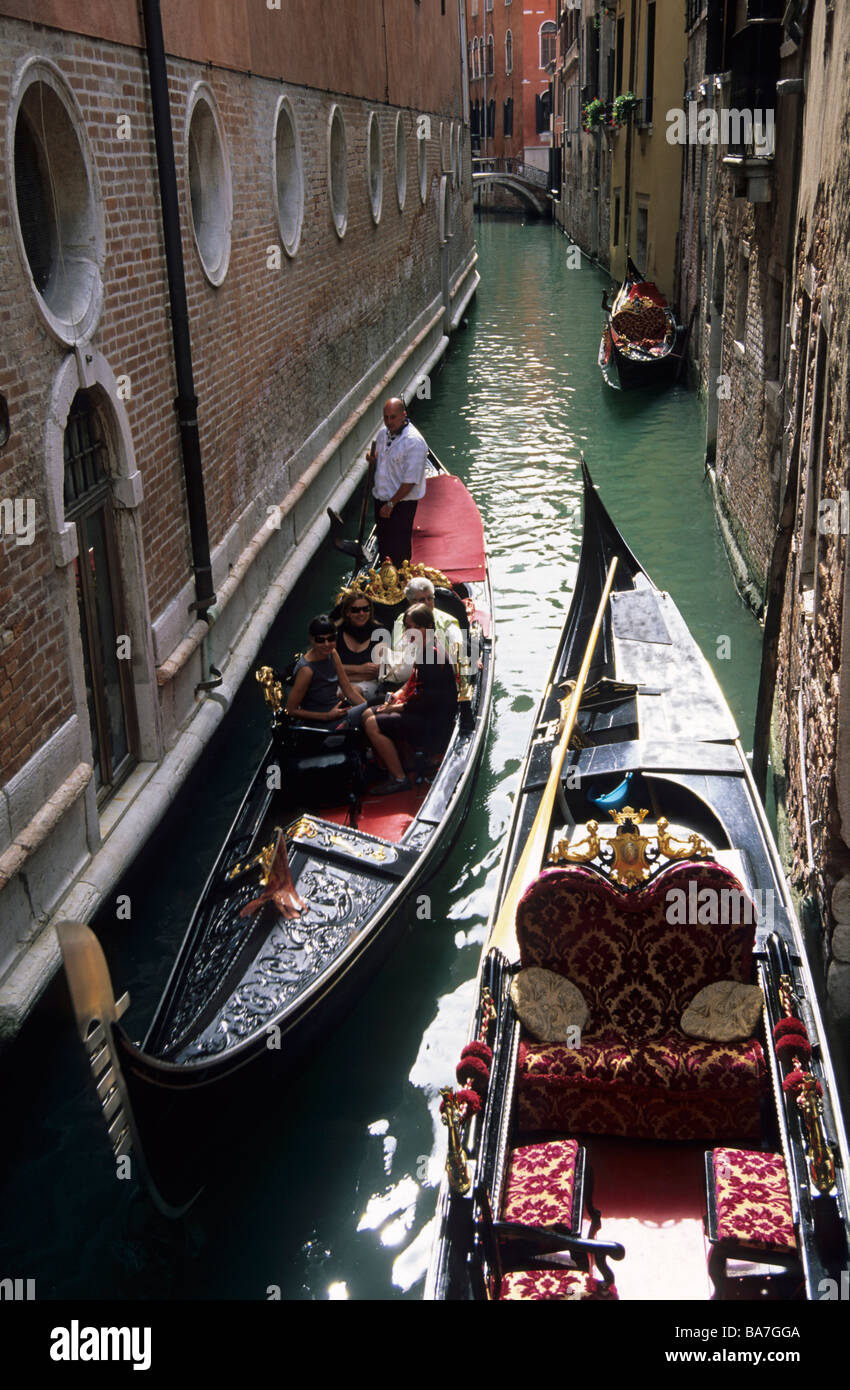 Gondolas on canal venice venezia hi-res stock photography and images ...