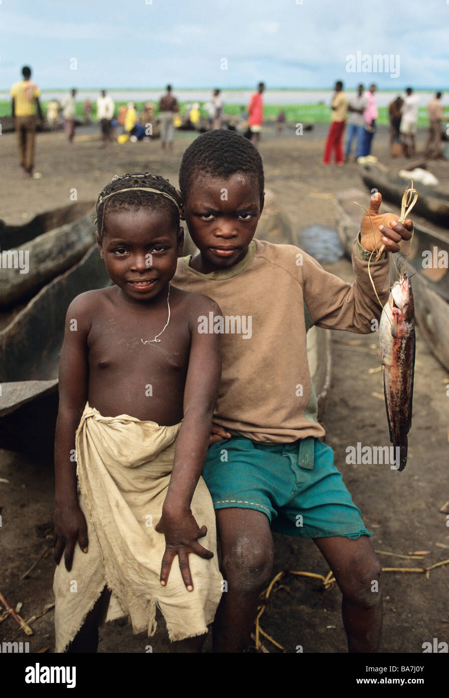Siblings fishing hi-res stock photography and images - Page 5 - Alamy