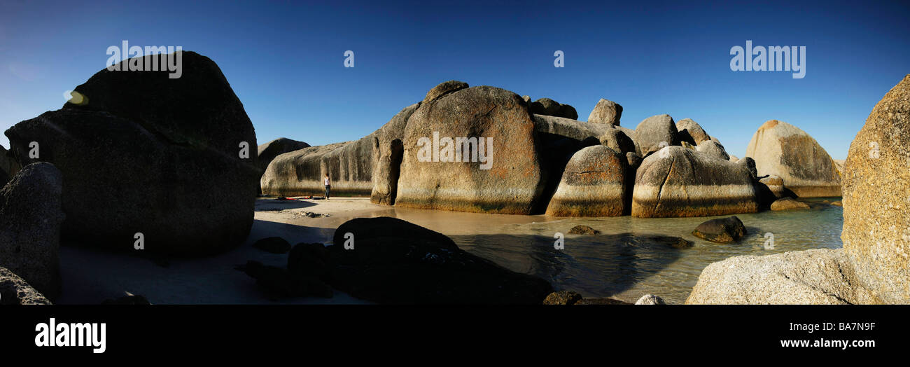 Huge granite boulders on Boulders Beach, located in the Cape Peninsula near Simon's Town, near Cape Town in the Western Cape pro Stock Photo