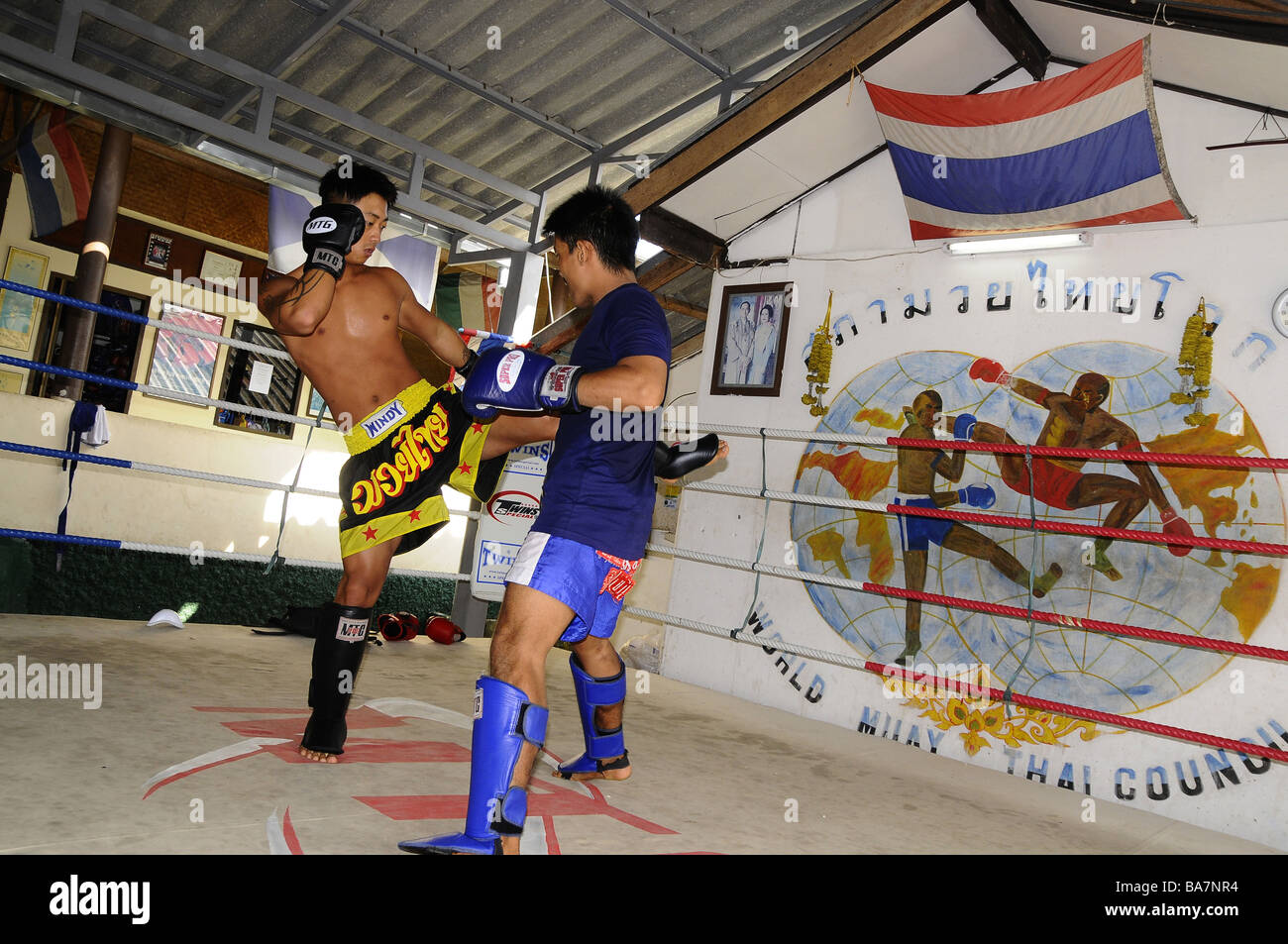 Two men Thai boxing in Khaosan district, Bangkok, Thailand Stock Photo