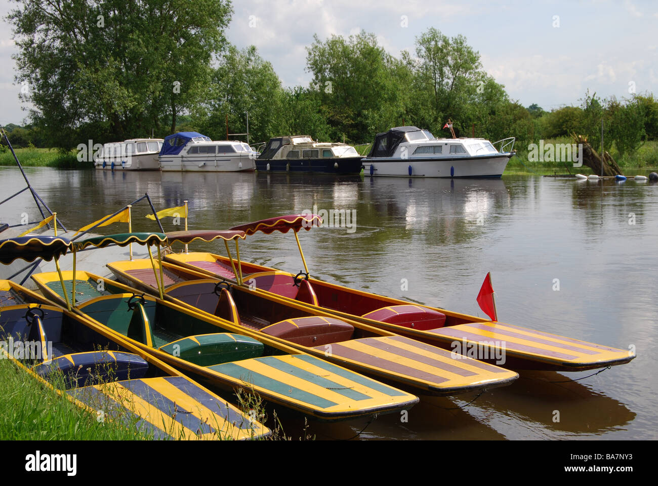 Punt river thames hires stock photography and images Alamy