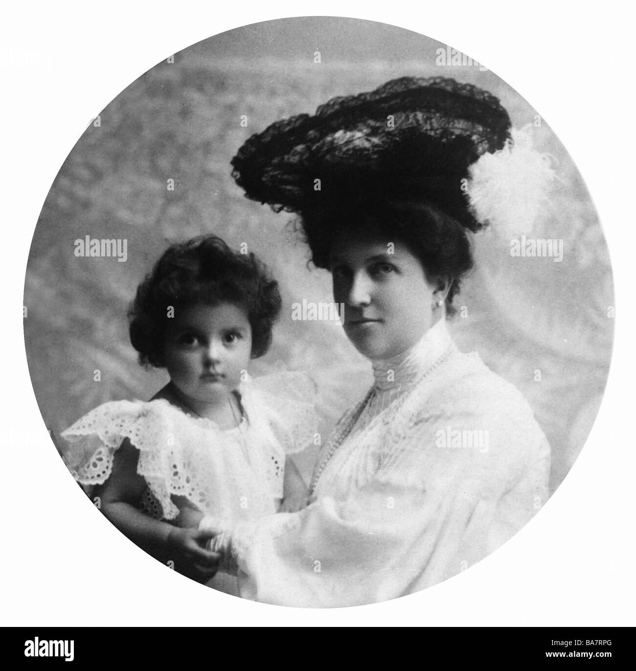 Louisa of Tuscany, 2.9.1870 - 23.3.1947, Countess Montignoso, portrait, with her daughter Anna Pia, postcard,  circa 1900, , Stock Photo