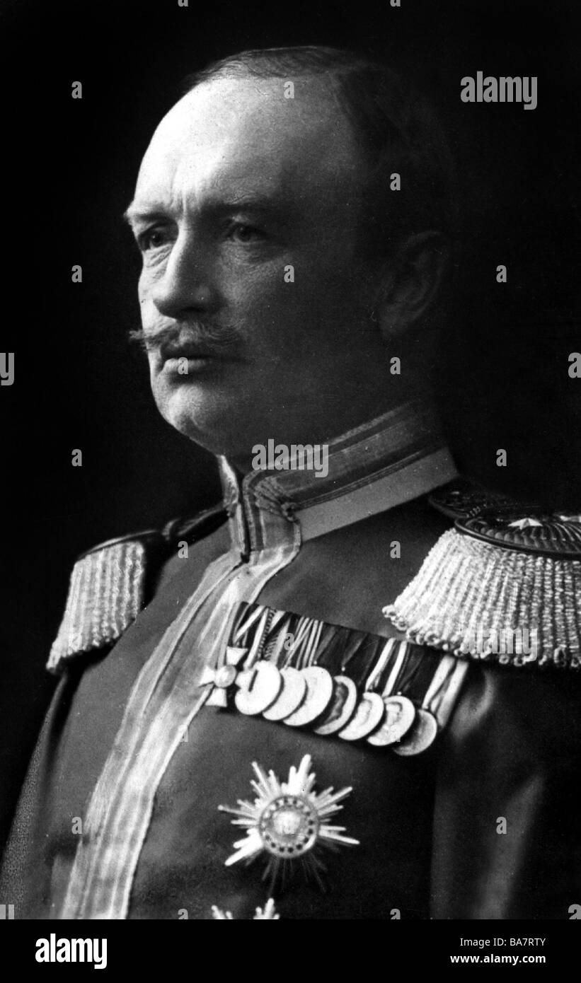 Frederick Augustus III, 25.5.1865 - 18.2.1932, King of Saxony 15.10.1904 - 13.11.1918, portrait, wearing the uniform of the Guards Cavalry Regiment (Gardereiter), photo postcard, C. A. Maschke publishing house, Dresden 1914, Stock Photo