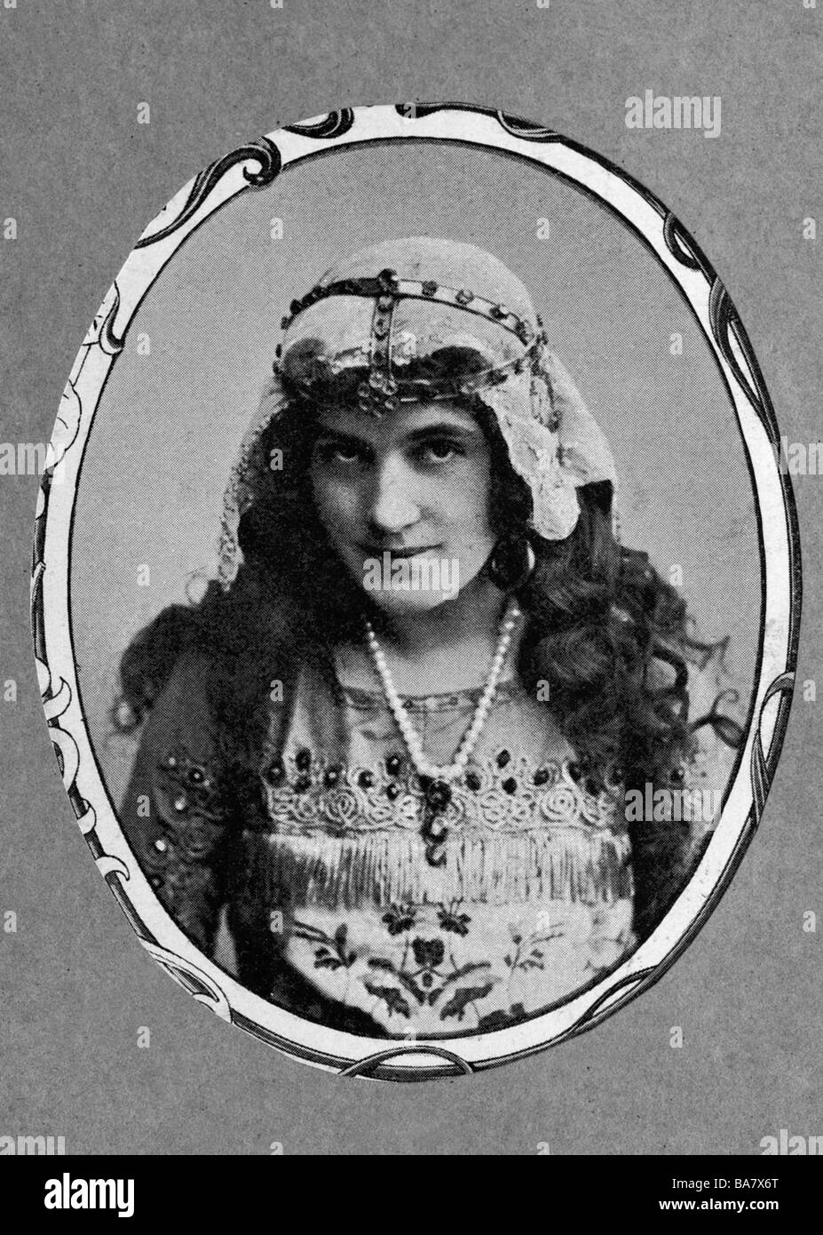 Sorma, Agnes, 17.5.1862 - 10.2.1927, German actress, as 'Salome', portrait, oval, circa 1905, Stock Photo