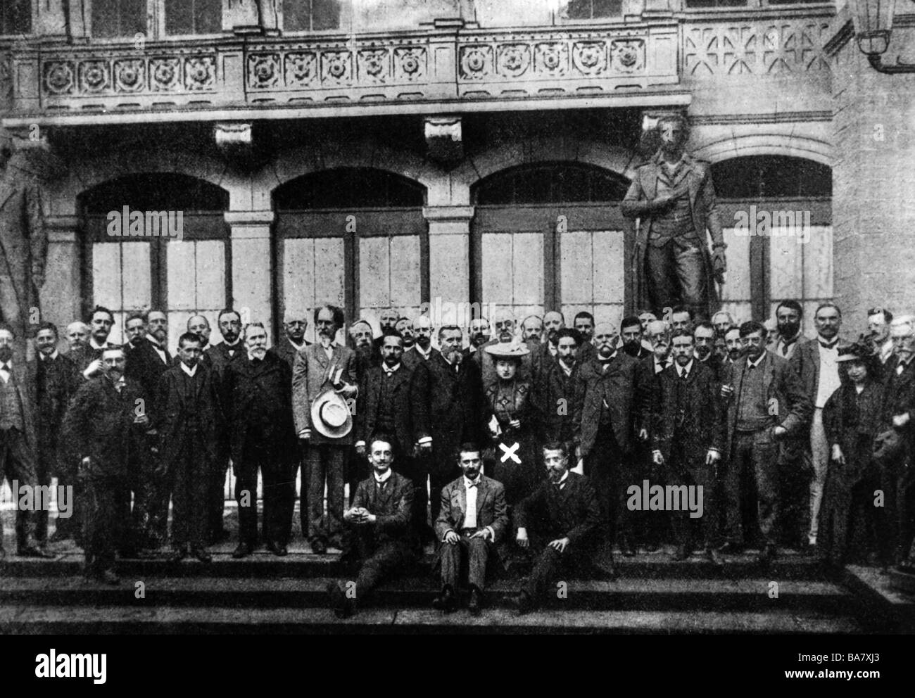 Luxemburg, Rosa, 5.3.1870 - 15.1.1919, German socialist, group picture, with participants of the International Socialist Congress, Stuttgart 1907, Stock Photo