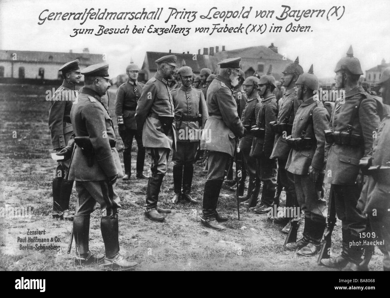 Leopold, 9.2.1846 - 28.9.1930, Prince of Bavaria, German general, Supreme Commander Eastern Front 29.8.1916 - 11.1.1919, visiting the troops, Poland, 1916, General Max von Fabeck behind him, , Stock Photo