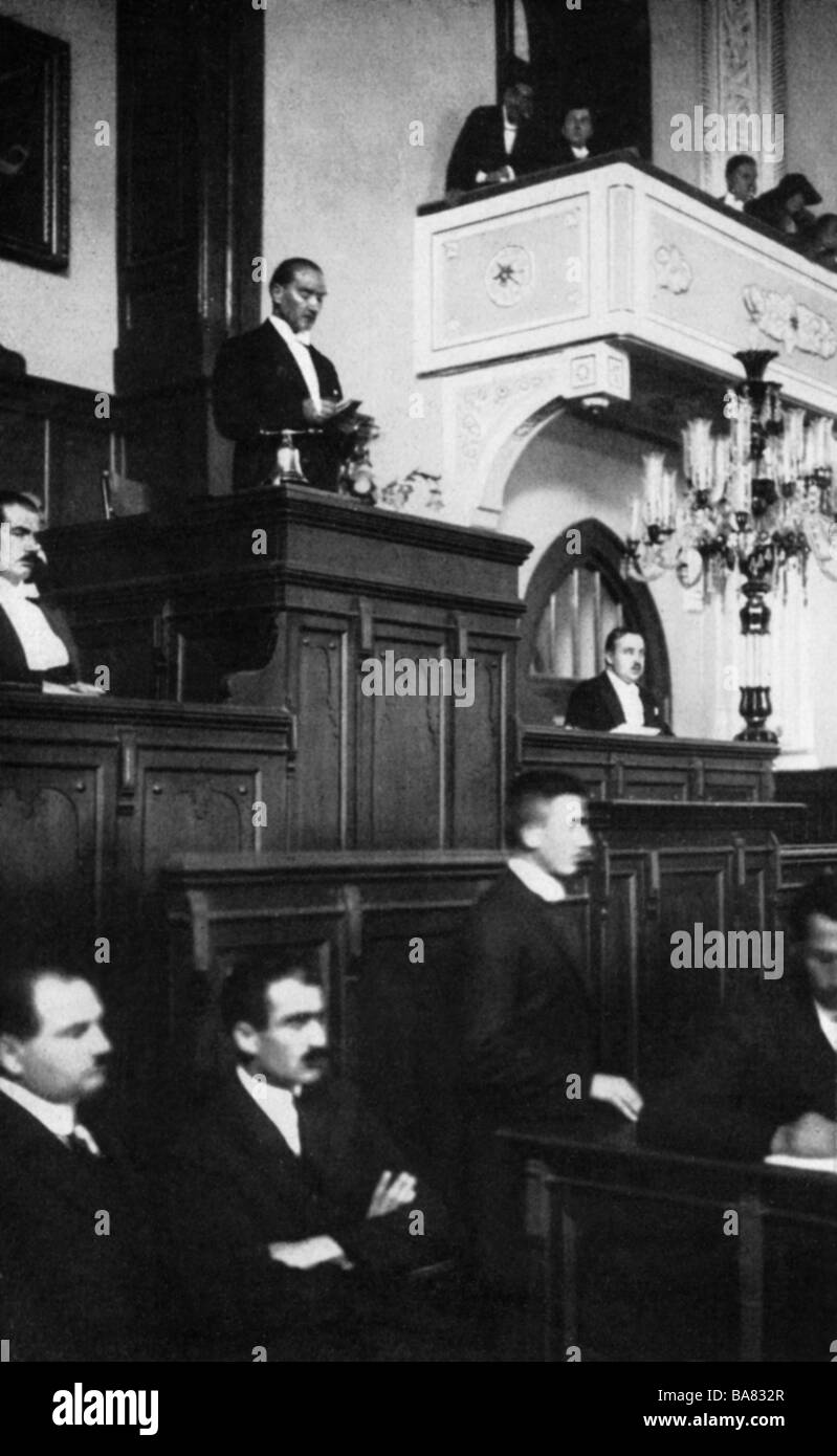 Kemal Atatuerk, Mustafa, 12.3.1881 - 10.11.1938, Turkish politician, President 1923 - 1938, opening the parliament, Ankara, late 1920s, , Stock Photo