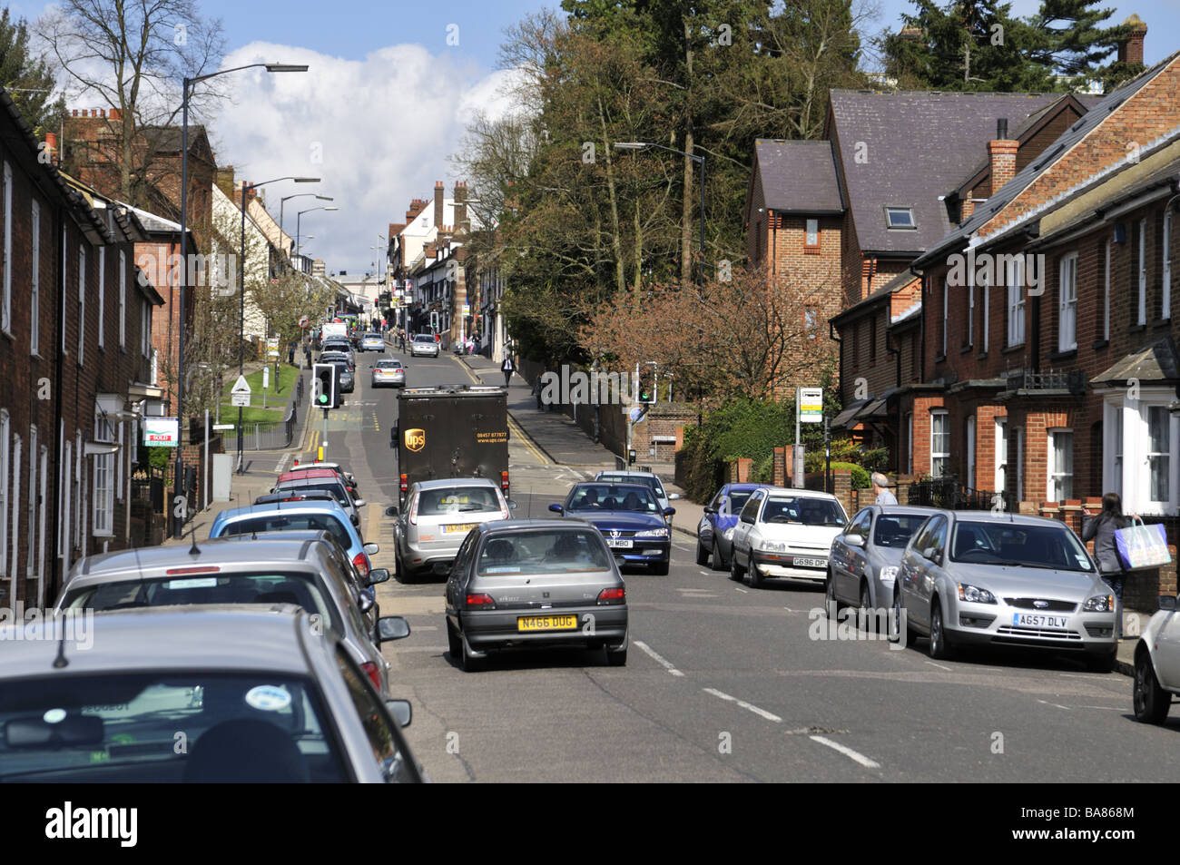 Hollywell Hill traffic and roadside parking, St Albans, UK. Stock Photo