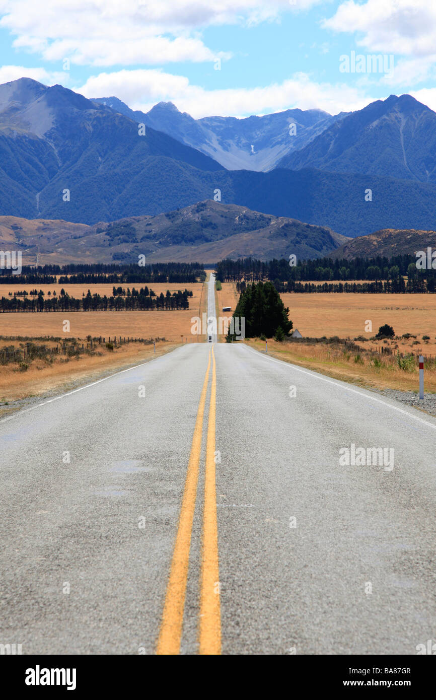 Centre line of empty SH83 road in NZ Stock Photo