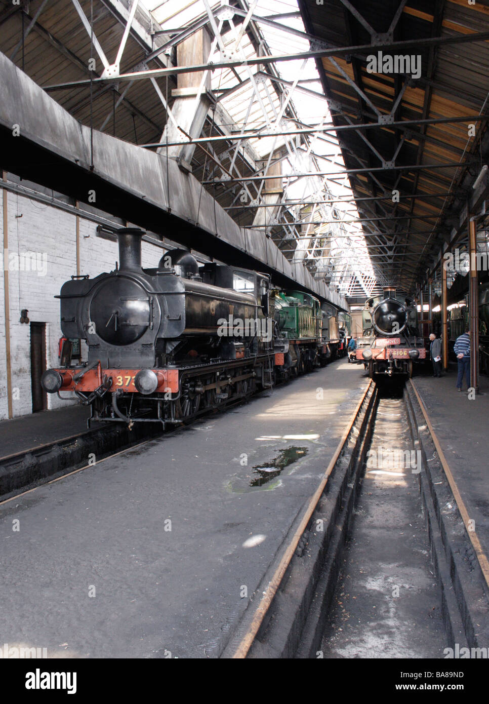 Train shed hires stock photography and images Alamy