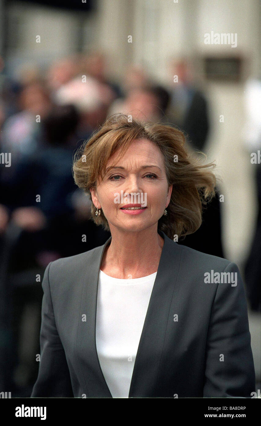 BROADCASTER ANNA FORD ATTENDING THE MEMORIAL SERVICE FOR JILL DANDO IN LONDON Stock Photo