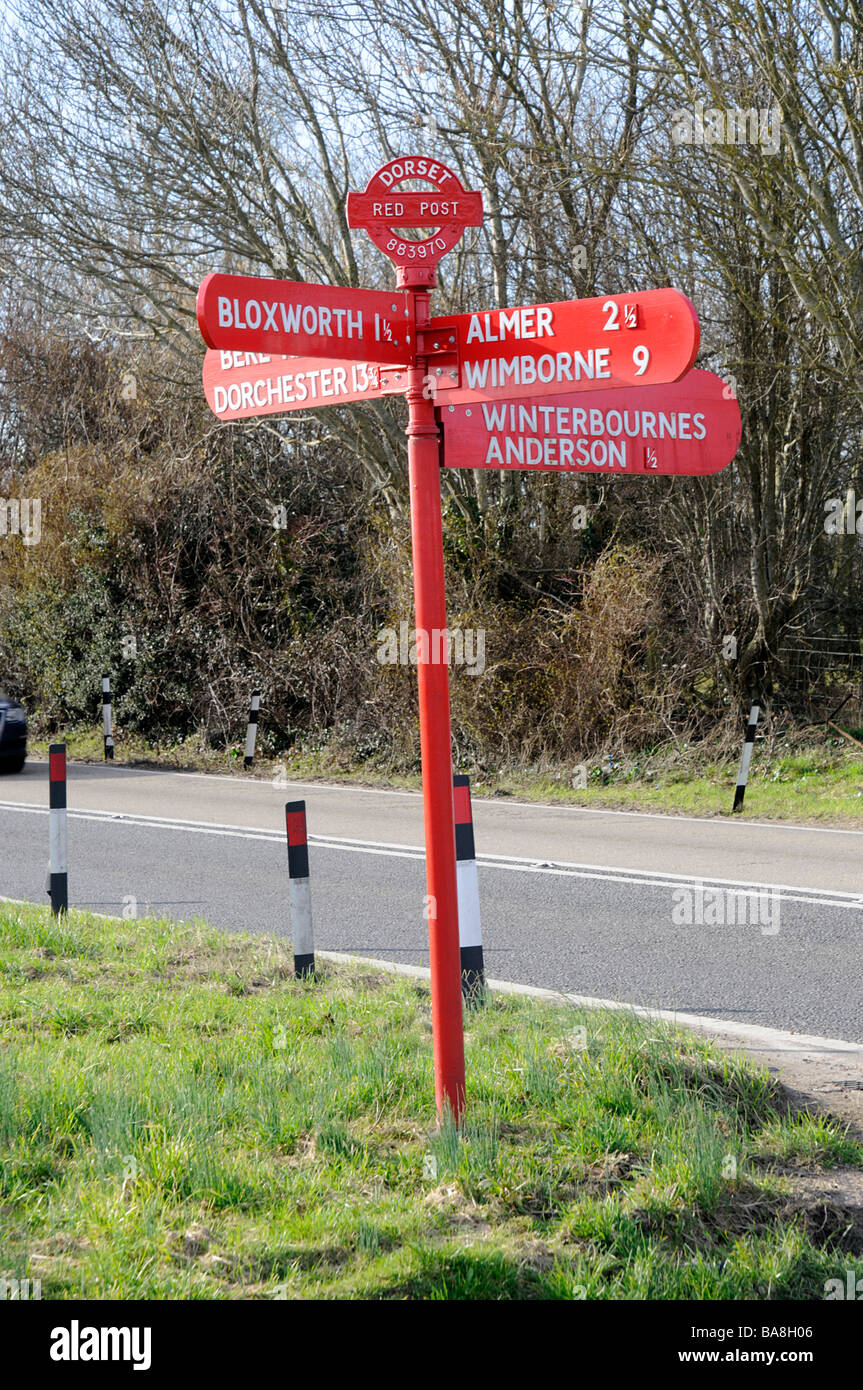 Red post in Dorset used in the nineteenth century as a marker by illiterate guards taking prisoners to Portsmouth Stock Photo