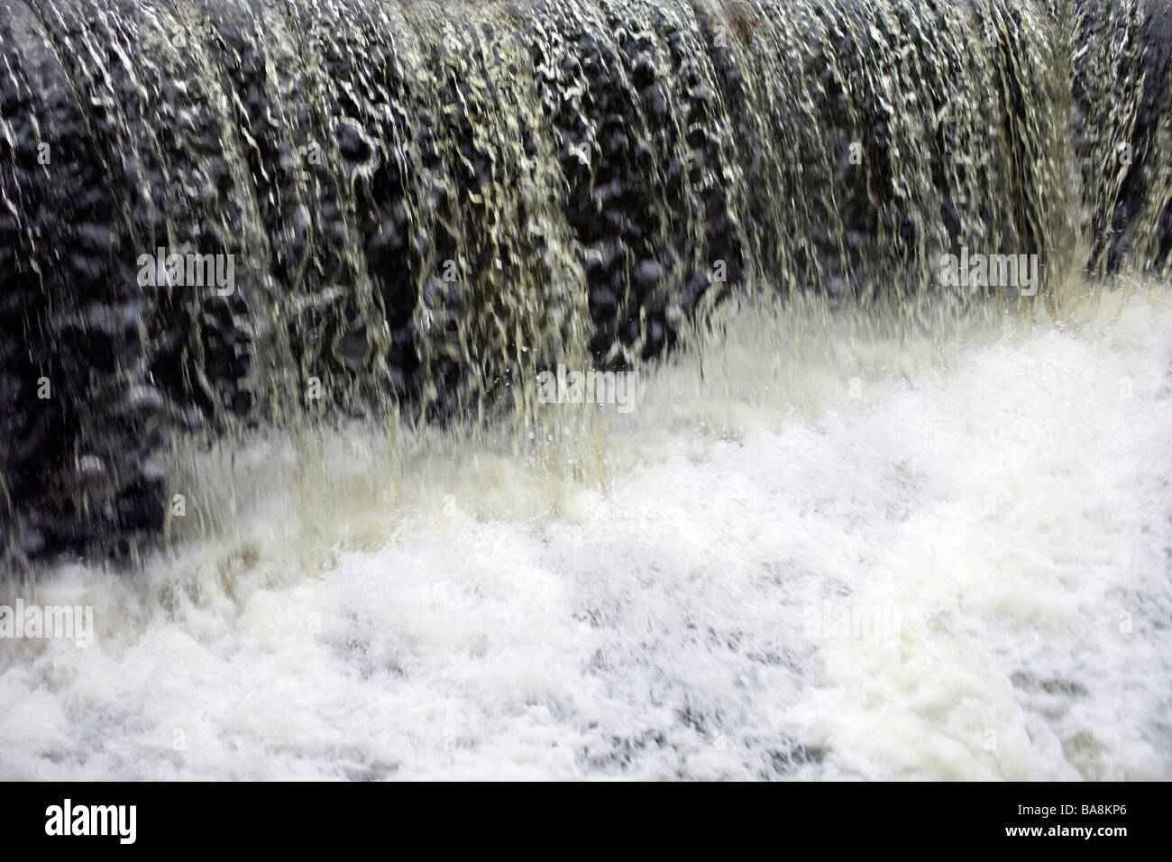 Waterfall splash up close hi-res stock photography and images - Alamy