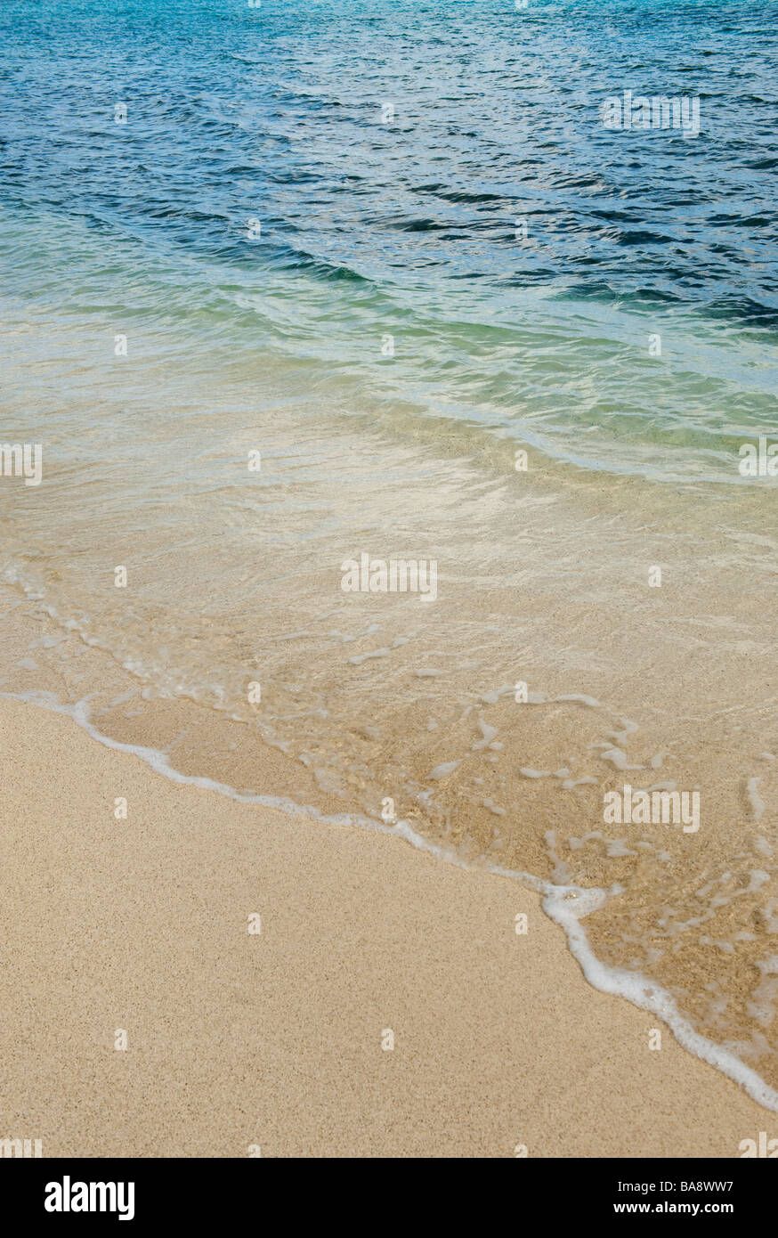 Beach and clear ocean water Stock Photo - Alamy