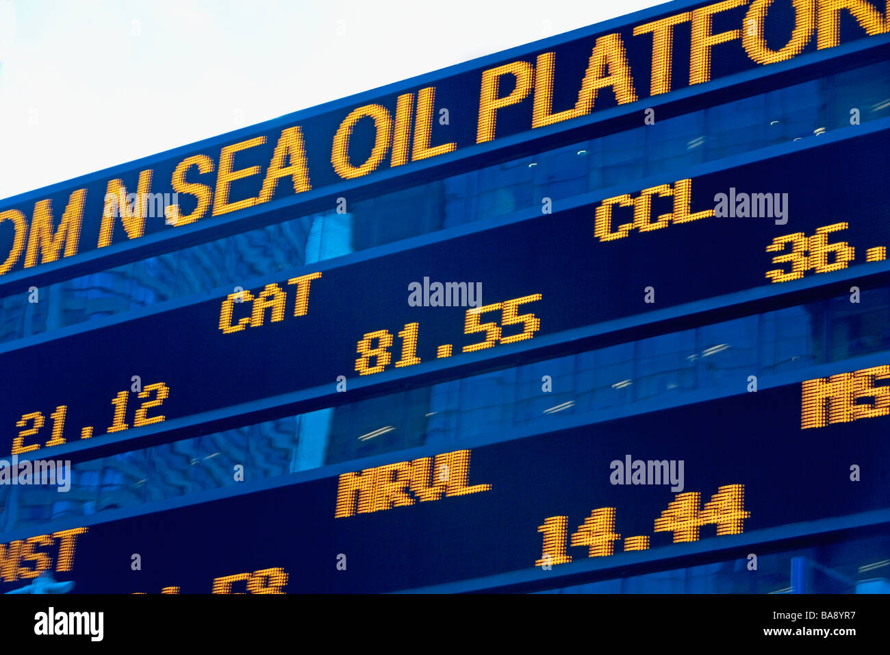 Stock ticker board hi-res stock photography and images - Alamy