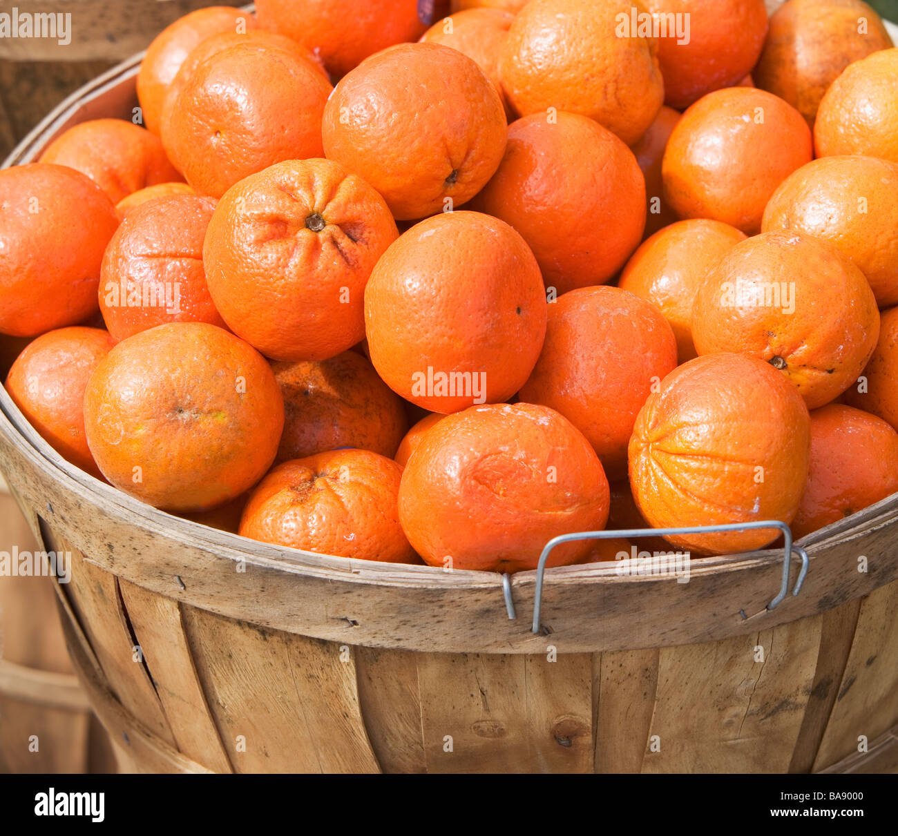 Horizontal fruit stand hi-res stock photography and images - Alamy