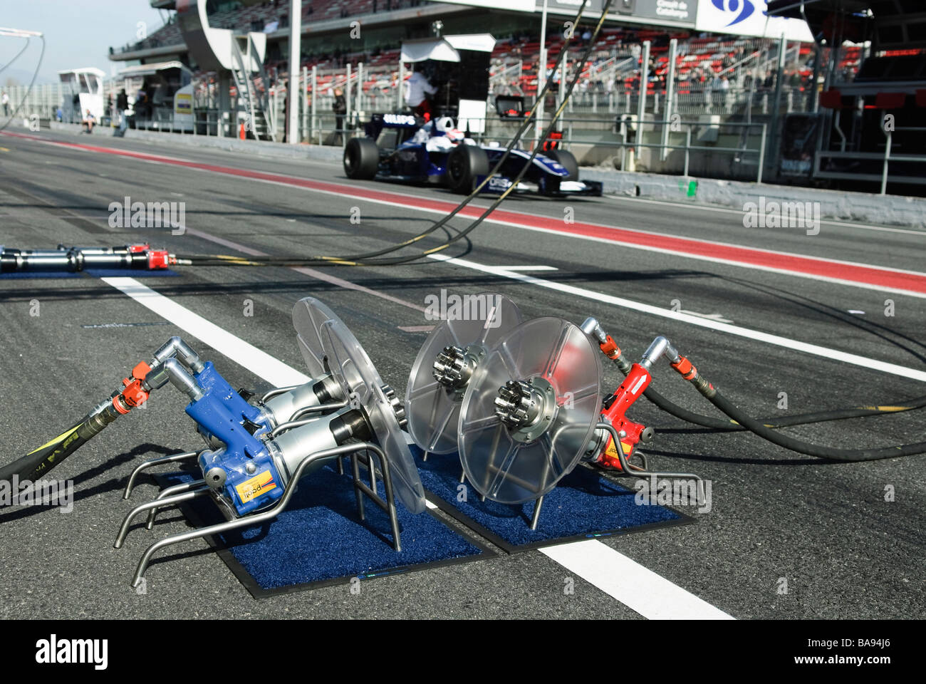 F1 Tyre Change High Resolution Stock Photography and Images Alamy