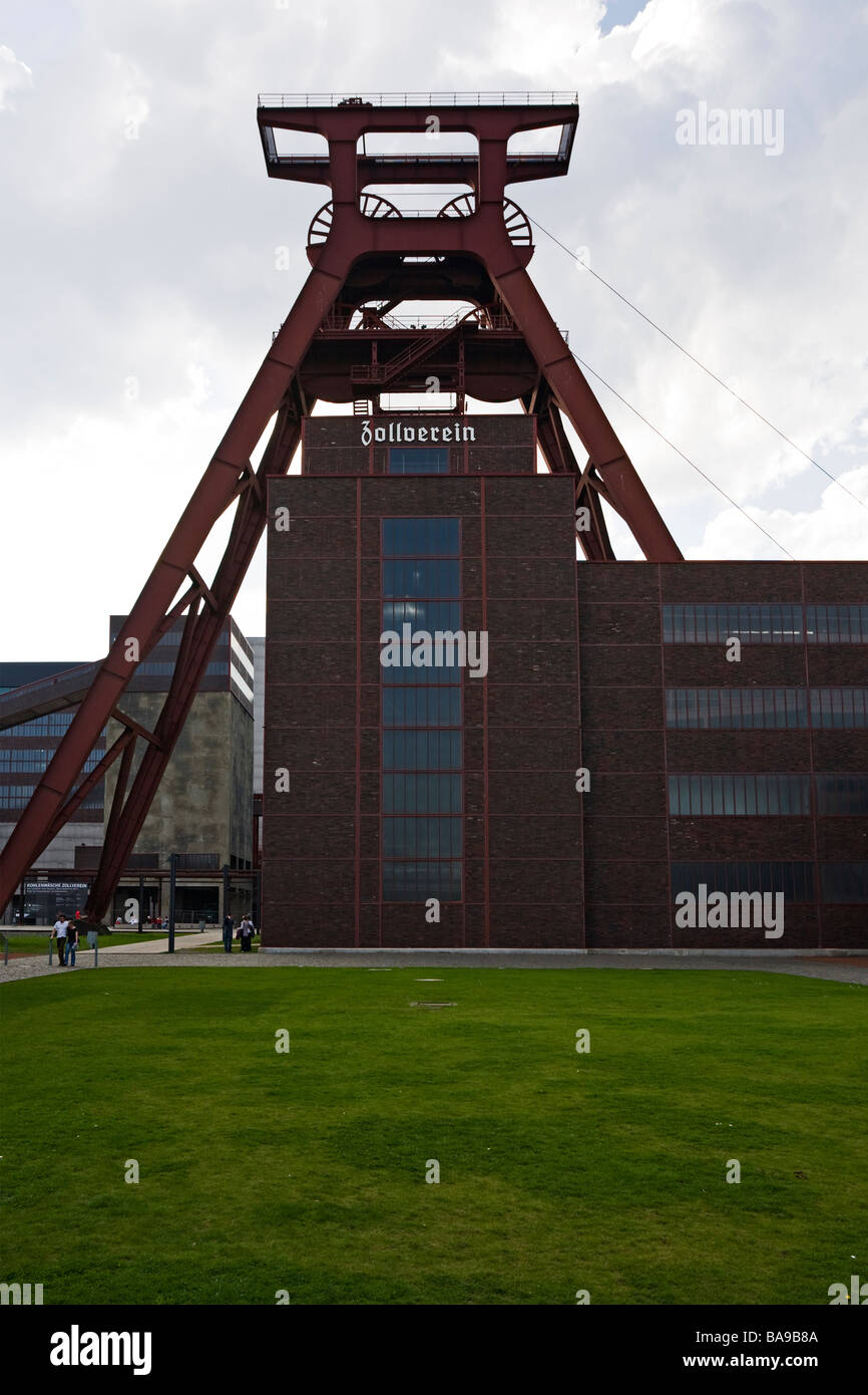 building and winding tower of shaft 12 at UNESCO world heritage site Zollverein Coal Mine Industrial Complex, Essen Stock Photo