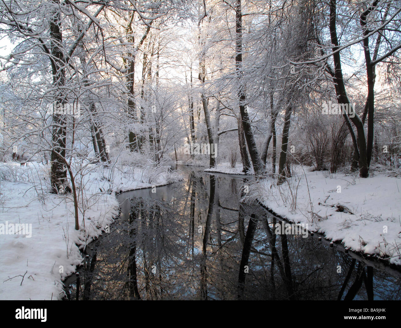 Berlin Tiergarten In Winter Snow Stock Photos & Berlin Tiergarten In ...
