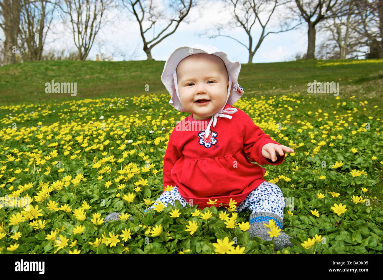 Baby in a field of flower child Stock Photo - Alamy