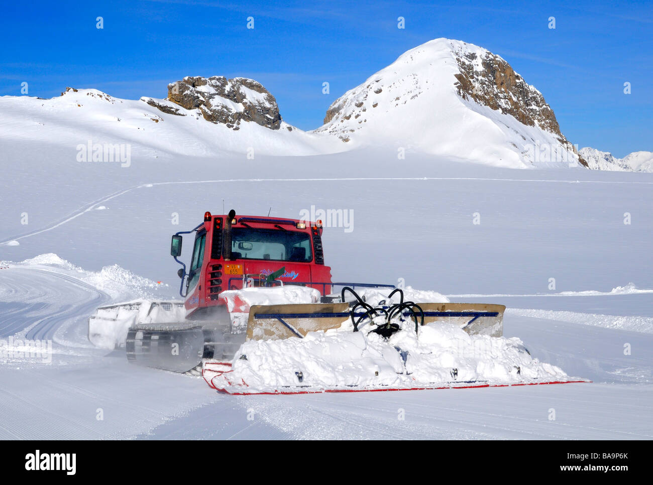 PistenBully Kässbohrer snow processing machine in action on the Plaine Morte glacier, Crans Montana, Switzerland Stock Photo