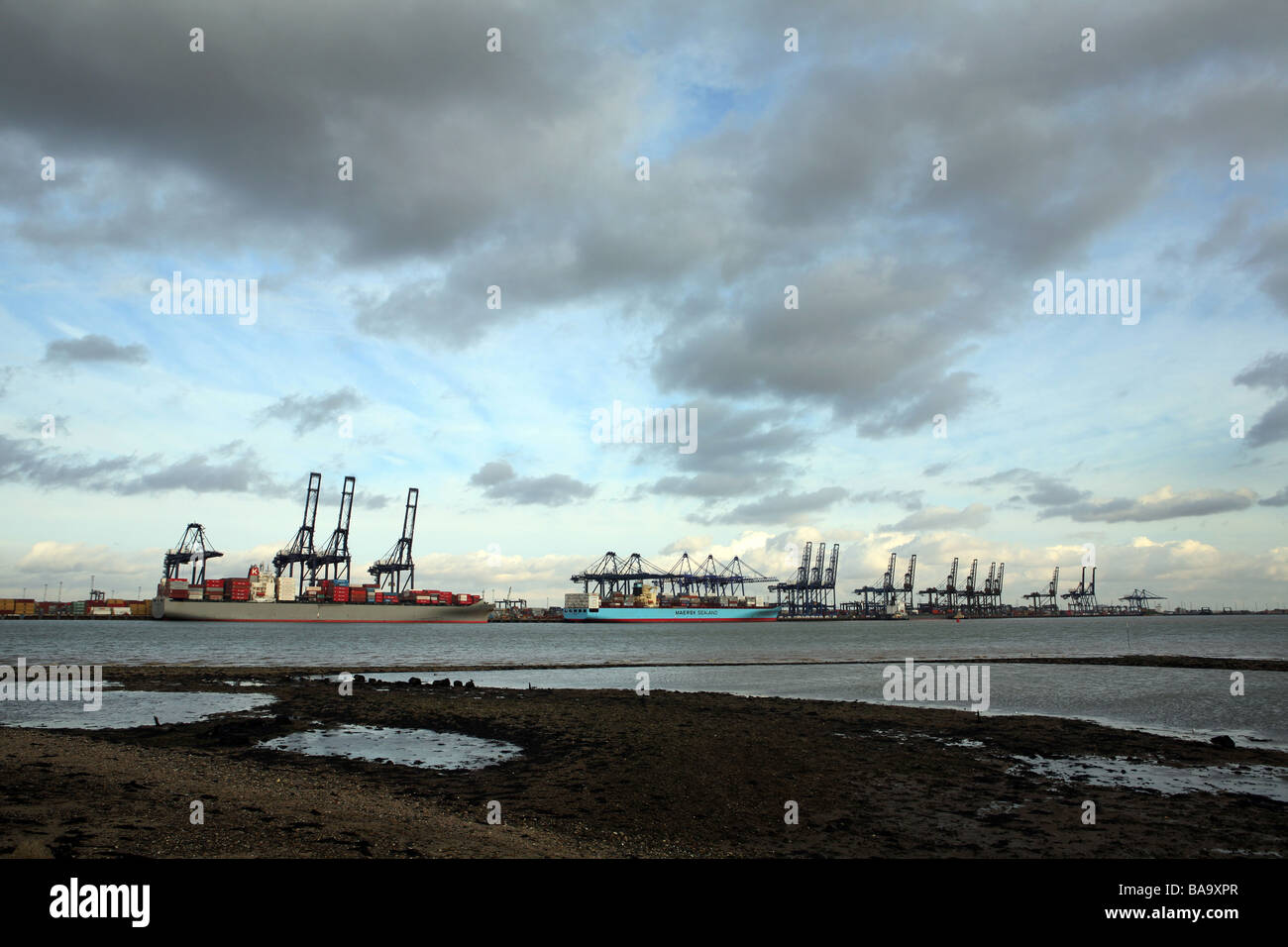 Cranes & Boats at Felixstowe Docks and Dockyard Stock Photo
