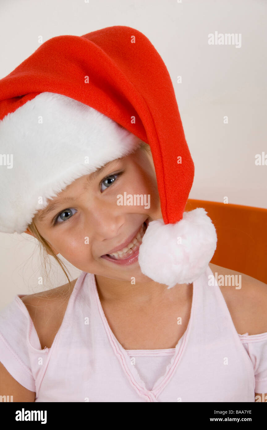 smiling little girl wearing christmas hat Stock Photo Alamy