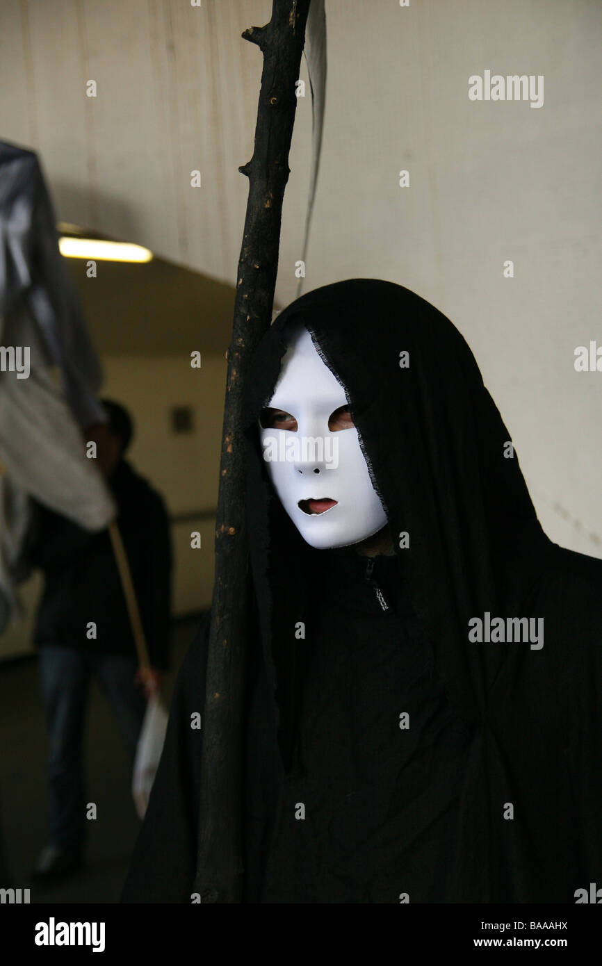 Grim reaper costume hi-res stock photography and images - Alamy