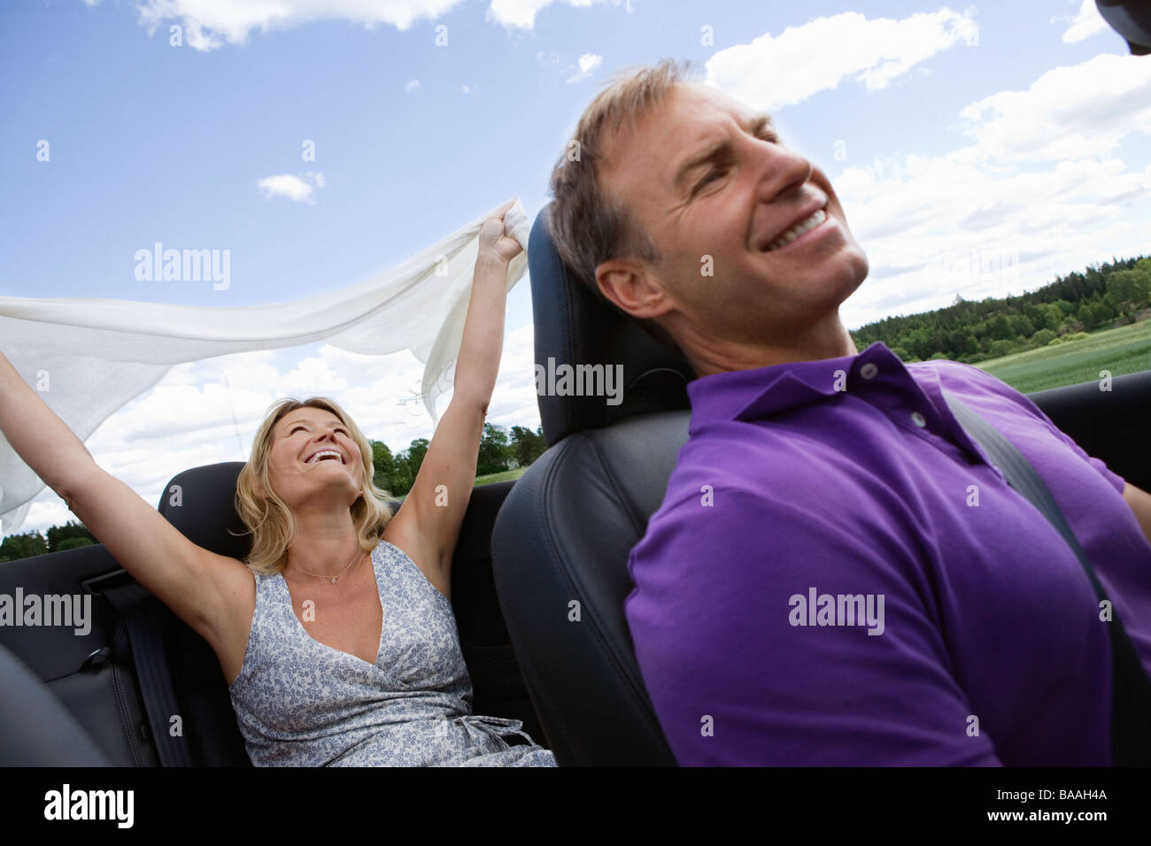 Woman scarf convertible hires stock photography and images Alamy