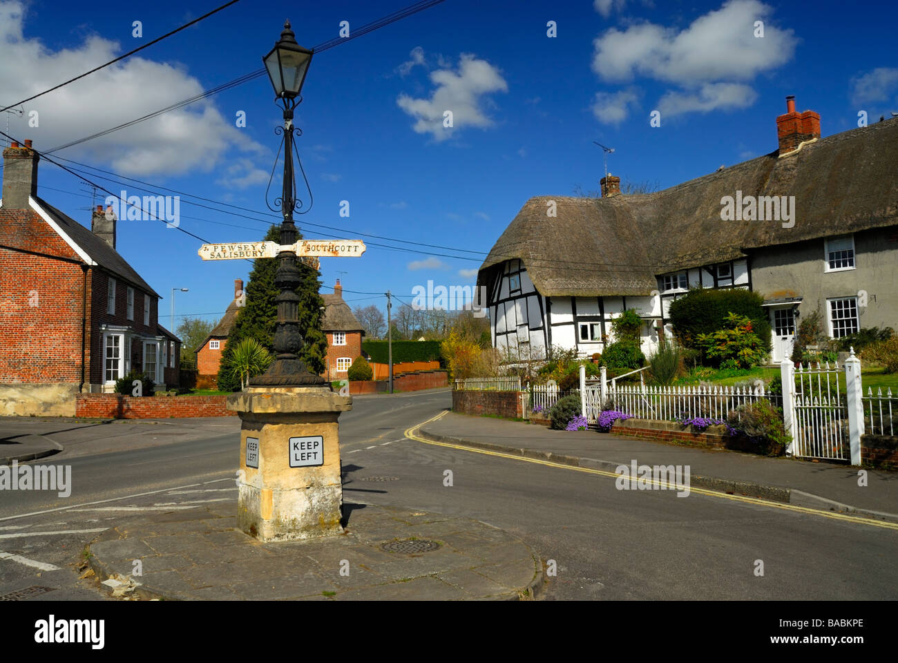 Traditional thatched houses hires stock photography and images Alamy