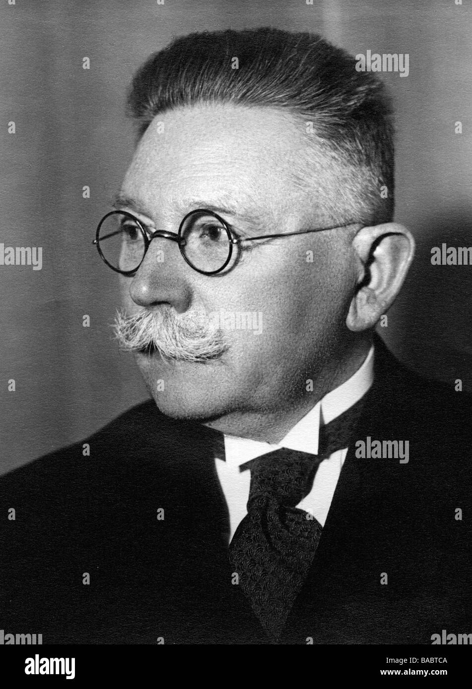 Hugenberg, Alfred, 19.6.1865 - 12.3.1951, German publisher and politician (DNVP), portrait, photography with dedication, 4.10.1933, Stock Photo
