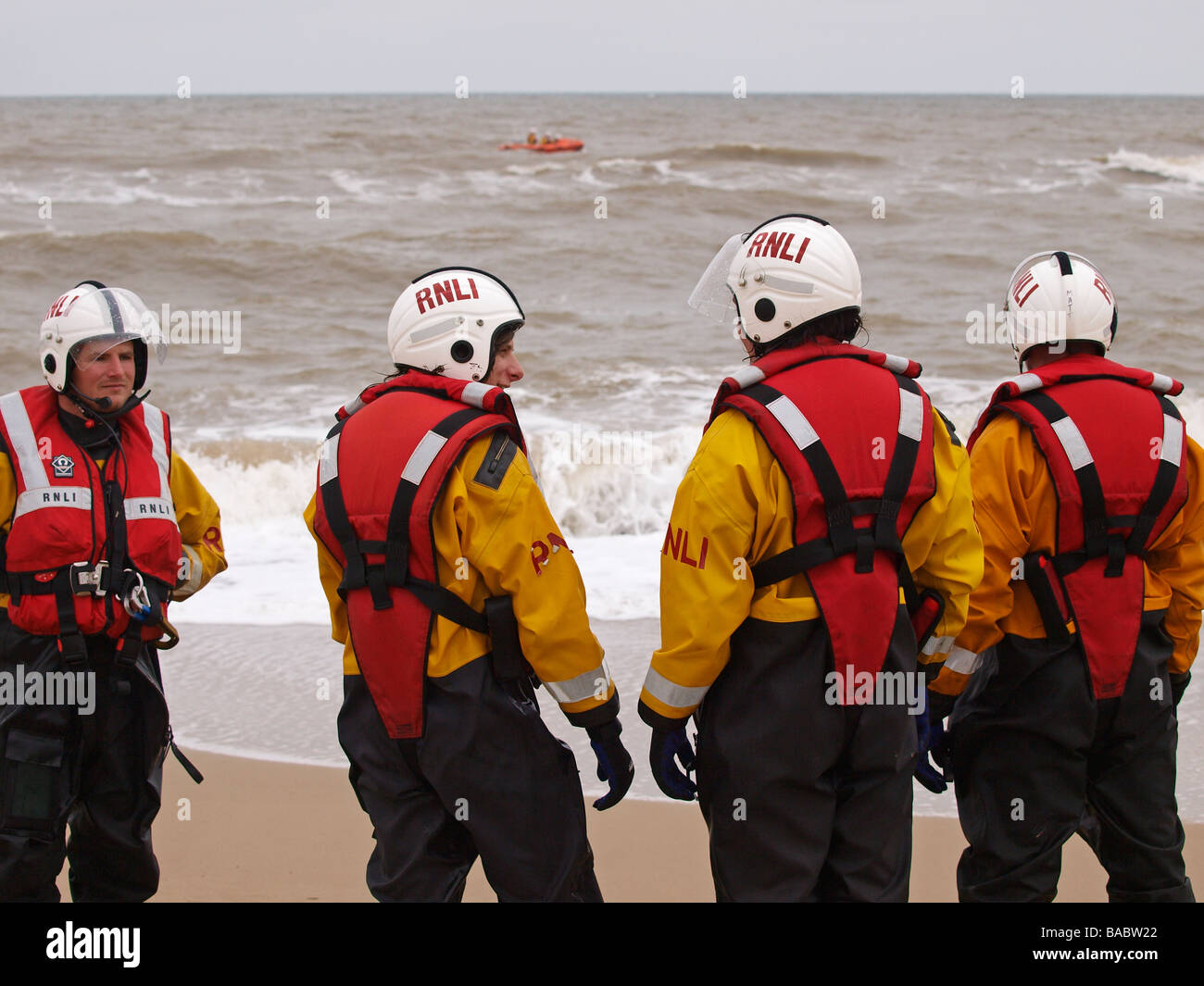 RNLI LAUNCH AND RECOVERY CREW TAKE PART IN TRAINING IN ROUGH SEAS AT HAPPISBURGH NORFOLK EAST ANGLIA ENGLAND UK Stock Photo