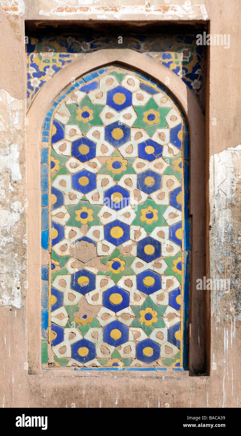 Niche in the Agra Fort lined with brightly coloured ceramic tiles. The tiles form a repeating pattern. Agra, India Stock Photo