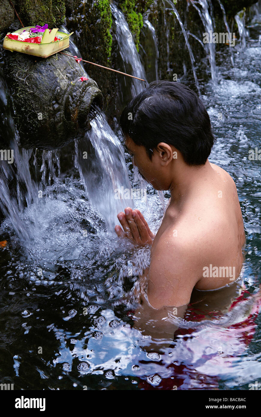 Indonésie, Bali, near Ubud, Pura Tirta Empul Temple, bath in the sacred Tampaksiring Spring Stock Photo