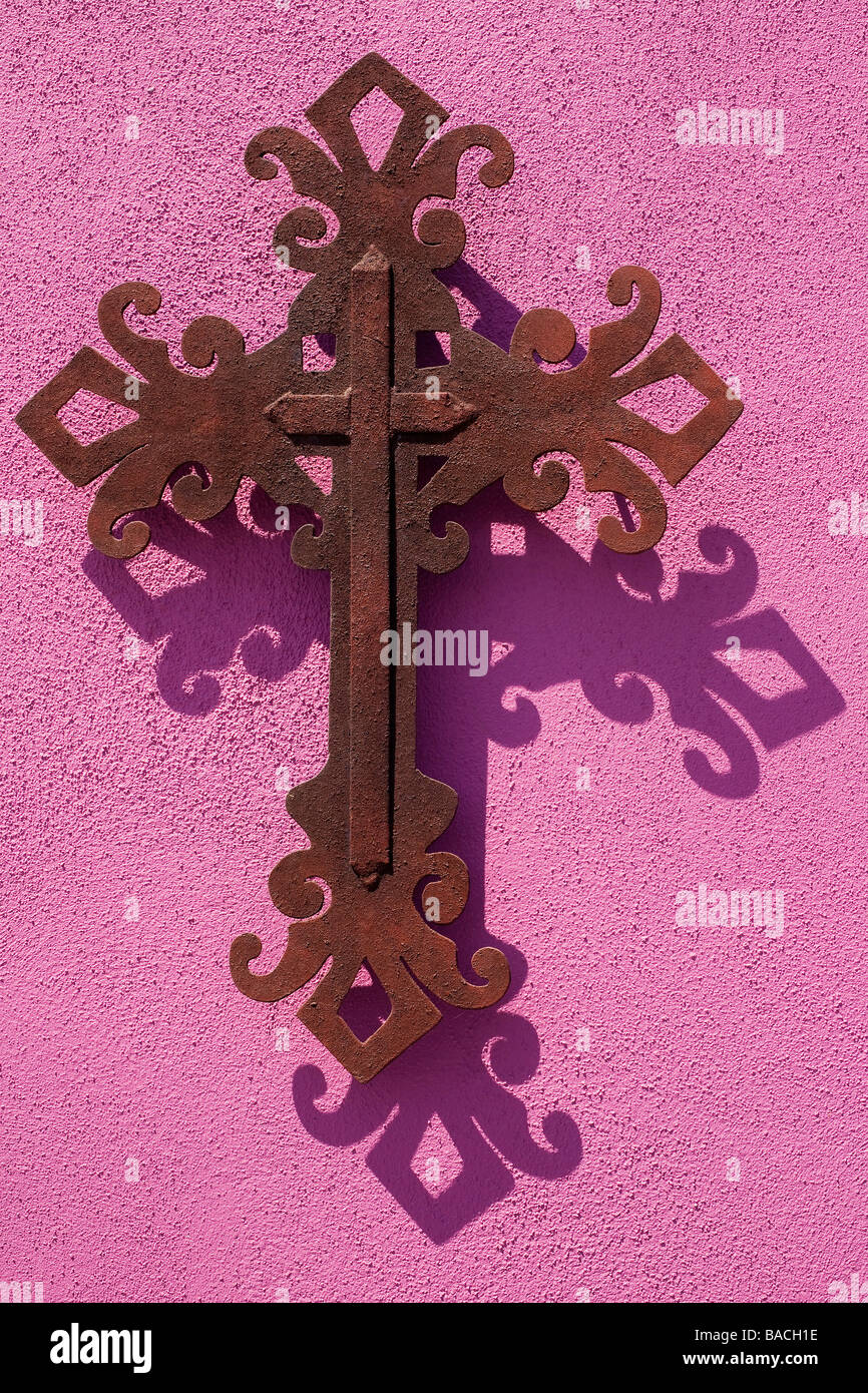 Mexico, Baja California Sur, Todos Santos, Hotelito Hotel, crosses on a pink wall Stock Photo